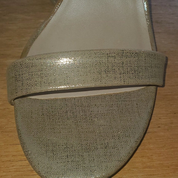 Shoes - Picture 4 of 5